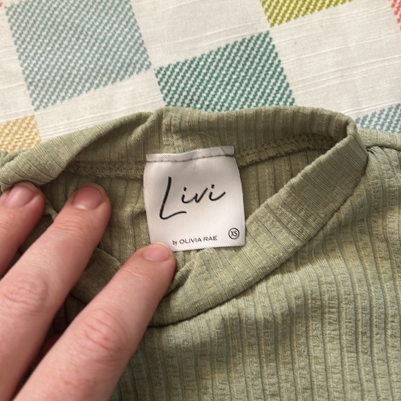 Crop-Top Bundle - Picture 12 of 12